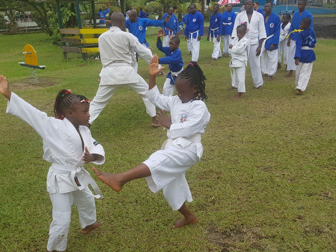 Enfants heureux - Nanbudogi
